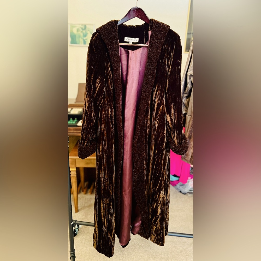 CHAYES DESIGNS - VELVET - FULL LENGTH, HOODED SWING COAT - COLOR: WINE, SIZE: XS